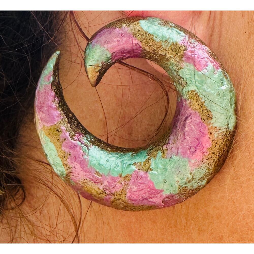 VTG 80s Swirl Painted Post Earrings Very Lightweight Purple/Green
